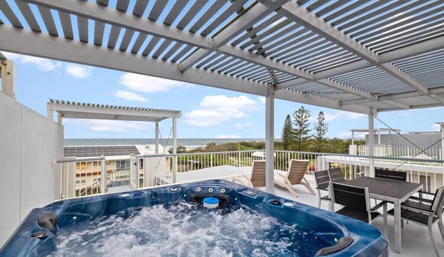 Salty Breeze - Rooftop Terrace & Jacuzzi