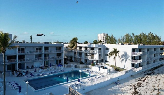 Salty Breezes Condo 2bed 2bath second floor with elevator, pool & ocean front!