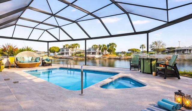 Salty Cove Waterfront - Pool, Dock, Kayaks - Gulf Access