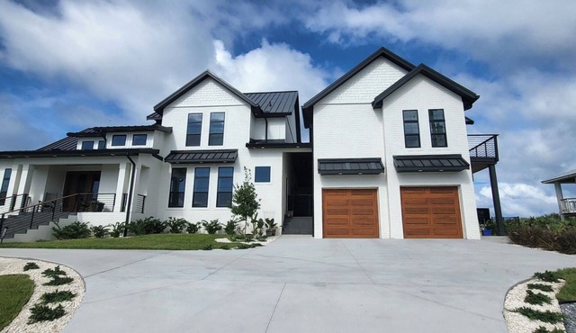 SALTY DOG LODGE Unit #2 -New Oceanfront King Studio-Pet Friendly!954-616-7200