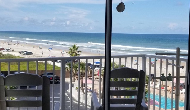 Salty Kisses OCEANFRONT Daytona Beach studio condo