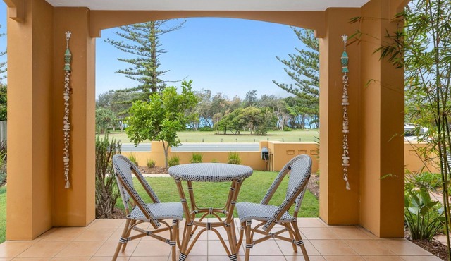 Salty Kisses on Marine Parade