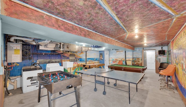 Salty Life-Spacious 8BR Beach House with Game Room & Rooftop Deck Near Boardwalk