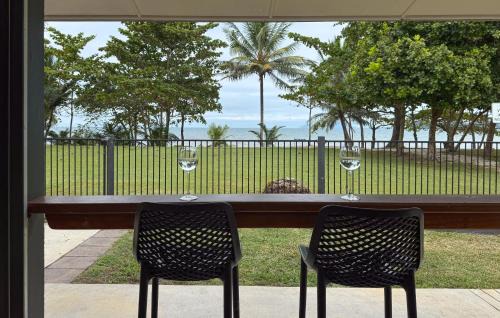 Salty Lodge - beach-front paradise!