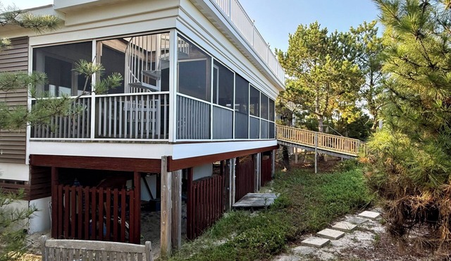 Salty Paws Beach Cottage - Just Steps From the Shoreline!