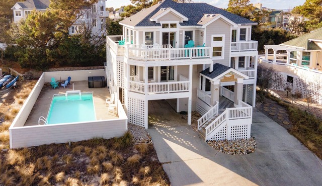 Salty Paws. Pet Friendly. Minutes to Beach. Horizon Ocean Views.
