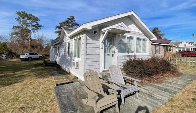 Salty Sailor - 2BR , close to Memorial Park Pet friendly LINENS AND TOWELS