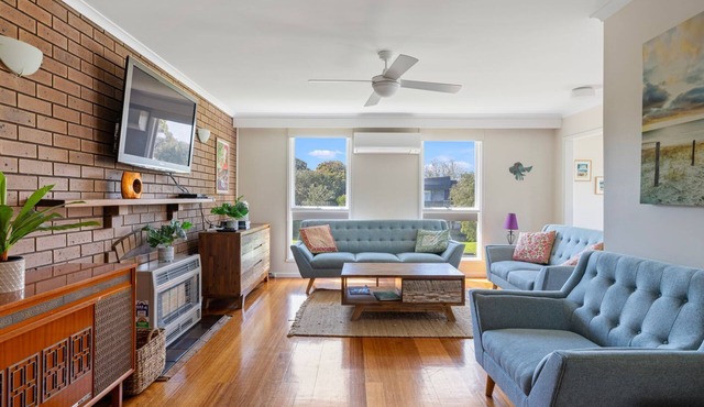 SALTY SANDS - METERS FROM THE BEACH, FREE WIFI