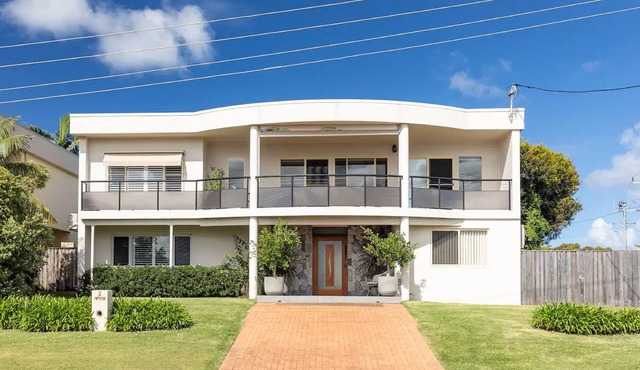 SALTY SEA Beach House