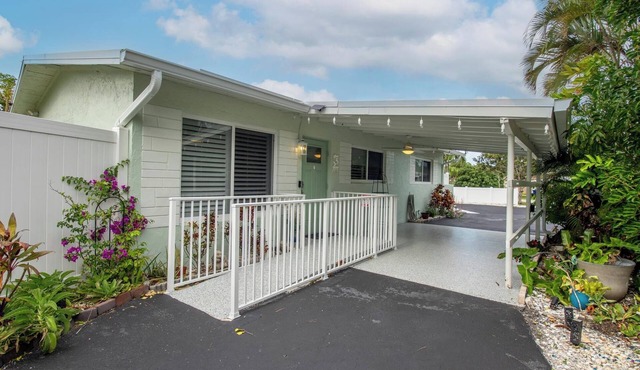 Salty Sea Home Jupiter/Tequesta! 4-bedroom 2-bath fully furnished home, sleep 8.
