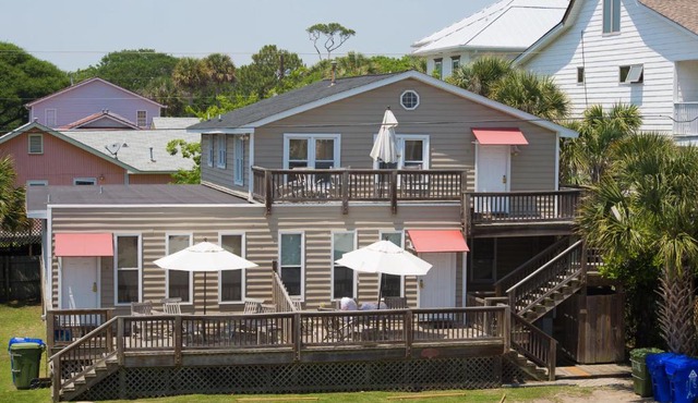 Salty Shack Unit C - Salty Shack - Dog Friendly Home - Across from the Beach - Central Location!