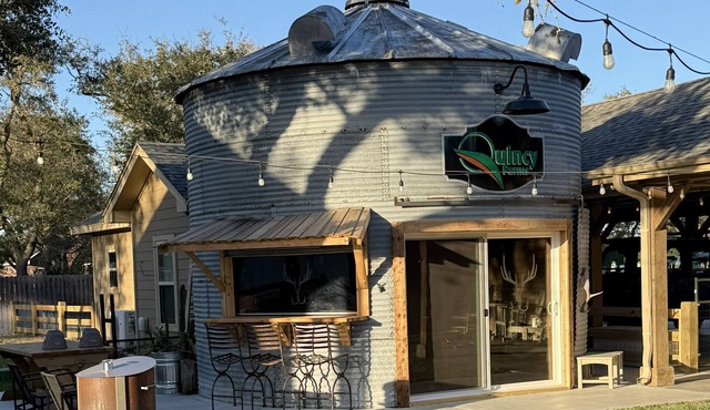 Salty Silo Bed & Breakfast, Silo Barn coffee & bar Woodfire Pizza available