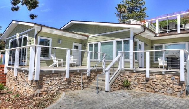 Salty Sister Beach House - Ocean Front and Rock Views