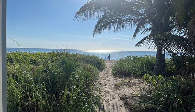 SALTY SUNRISEnBeachfront Studion1480 S Ocean Blvd,nLauderdale By the Sea, FL