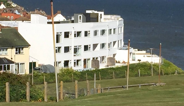 Salty Towers: A large holiday home with magnificent sea views