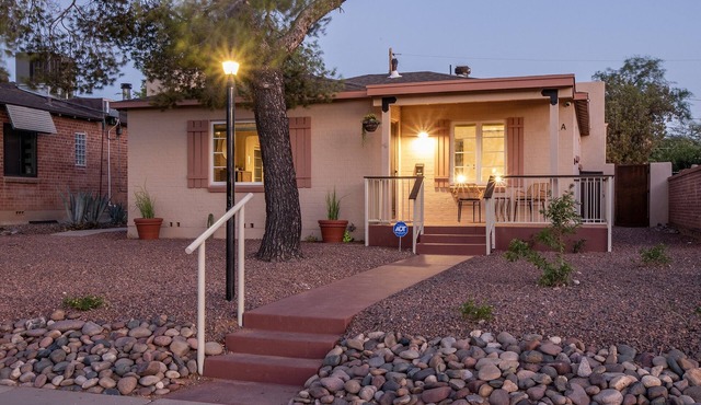 Sam Hughes Bungalows - A - Walkable to the U of A. Historical Yet Updated!
