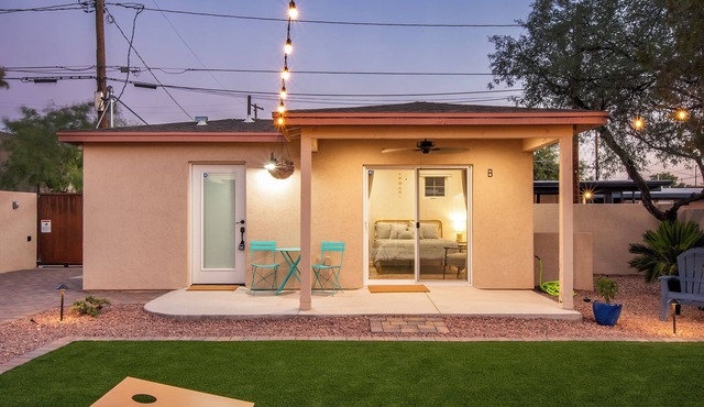 Sam Hughes Bungalows - B - Walkable to the University of Arizona, Large Backyard