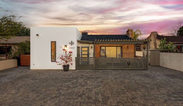 Sam Hughes/Grill/3 BR 2 BA/Outdoor Living