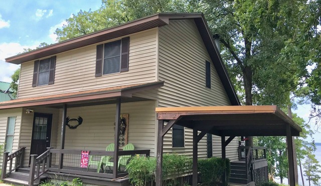 Sam Rayburn Lake Waterfront House with Beautiful Sandy Beach