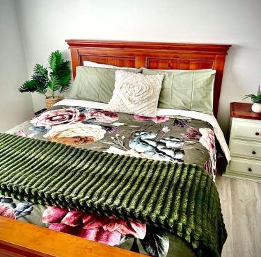 Sam's Cottage on Hennessey