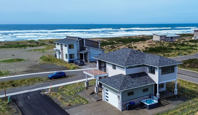 Sam's Nest | House in Westport overlooking the ocean with quick beach access