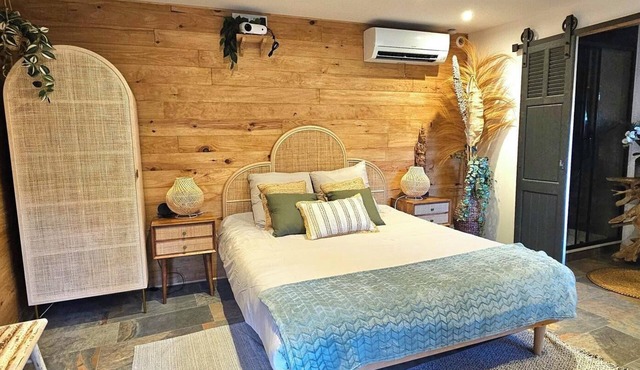 Samadhi, gîte with garden, air conditioning, jacuzzi, private parking, pets welcome