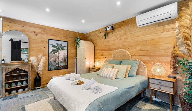 Samadhi Holiday Home with Mountain Views, Wi-Fi, and Air Conditioning