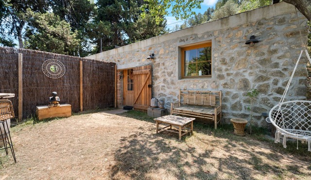 Samadhi Holiday Home with Mountain Views, Wi-Fi, and Air Conditioning