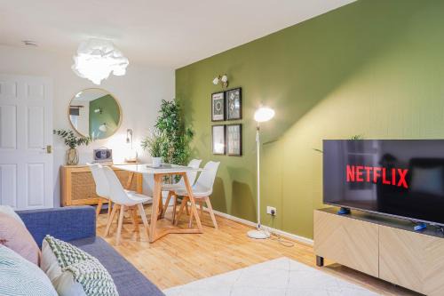 Samantha Suite - City 2BR Bungalow Free Parking Garden & WIFI