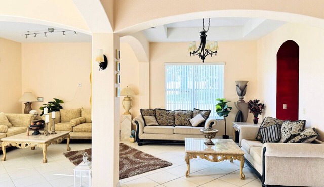 SamAria - Two-story Villa