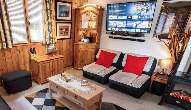 Samoëns apartment, sleeps 5 within village. Free Wi-Fi