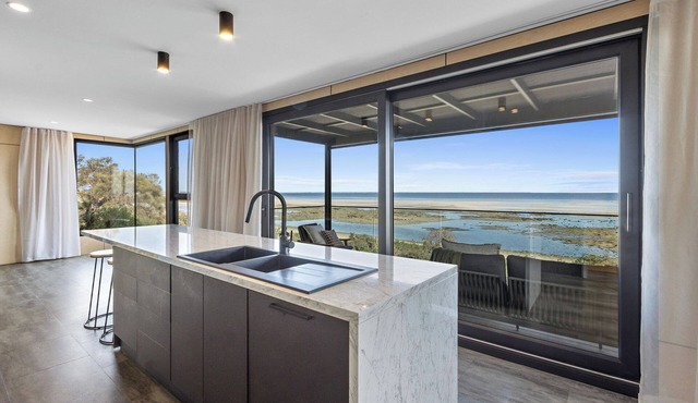 Samphire Stays at Hardwicke Bay - Absolute beachfront!