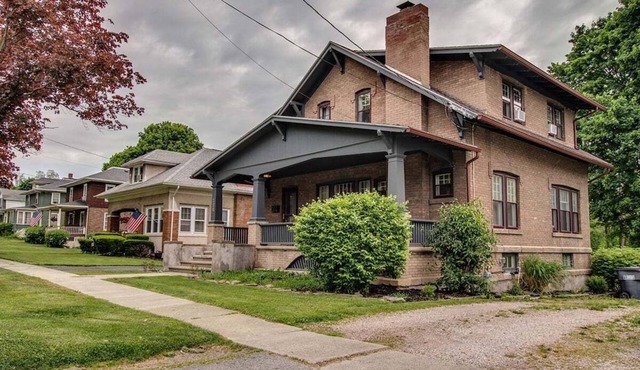 Sampson House: historic town house on Main St, walking distance to shops