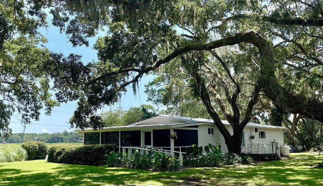 Sams Point Retreat-pet friendly, gorgeous water views!n