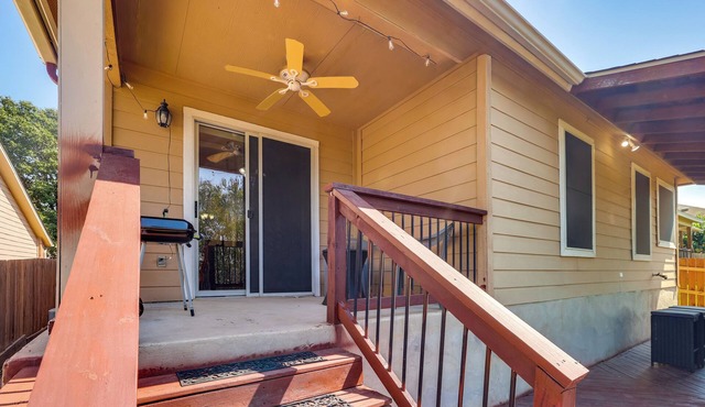 San Antonio Area Home w/Deck, 14 Mi to Dtwn!