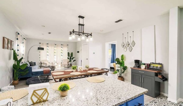 San Antonio Charming 3 br 2 bath 6 min to downtown