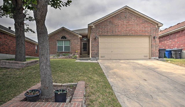 San Antonio Family Home w/Deck ~ 16 Mi to Dtwn!