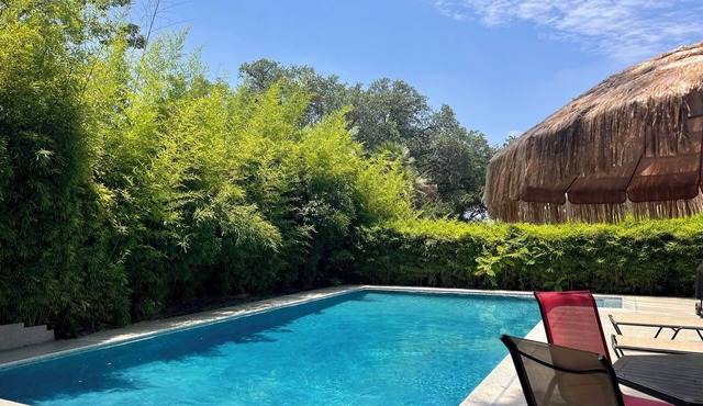 San Antonio Family Getaway: Private Pool & Backyard - 4Bed 2Bath with sunroom
