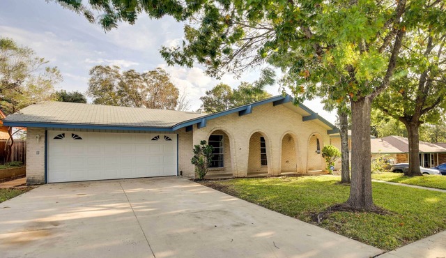 San Antonio Home: Near Nature, Parks & Trails
