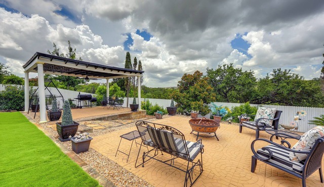 San Antonio Home - Outdoor Oasis & Greenbelt Views