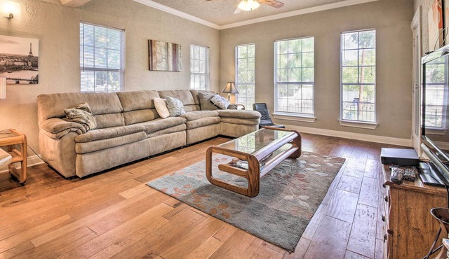 San Antonio Home w/ Patio - 3 Mi to River Walk!