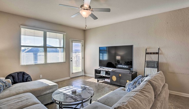 San Antonio Home w/Yard ~ 8 Mi to Lackland!