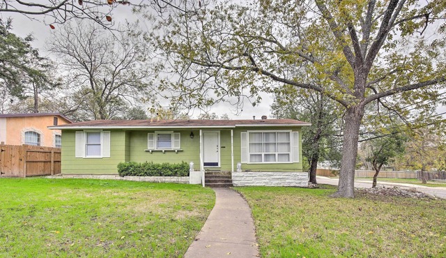 San Antonio Home w/ Yard ~ 6 Mi to Dtwn