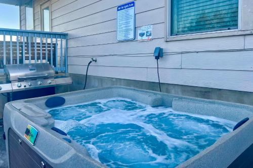 San Antonio Home with Hot Tub Near Golf and Shopping