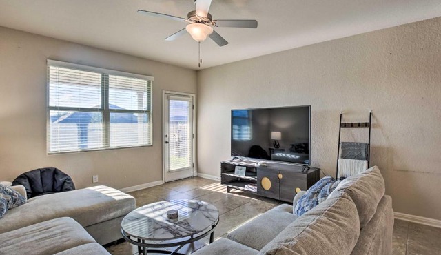 San Antonio Home with Yard about 8 Mi to Lackland!