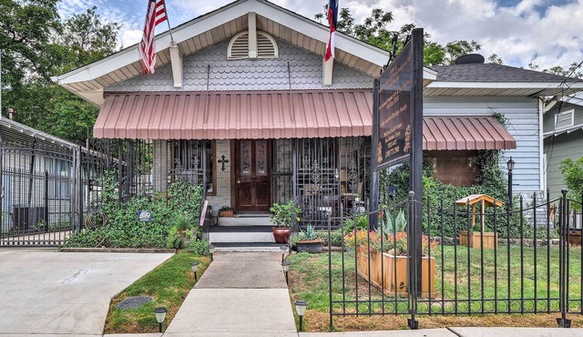 San Antonio Rental w/Courtyard: Walk to Riverwalk