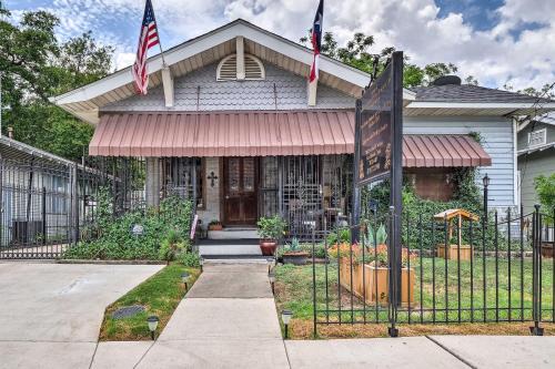 San Antonio Rental w/Courtyard: Walk to Riverwalk