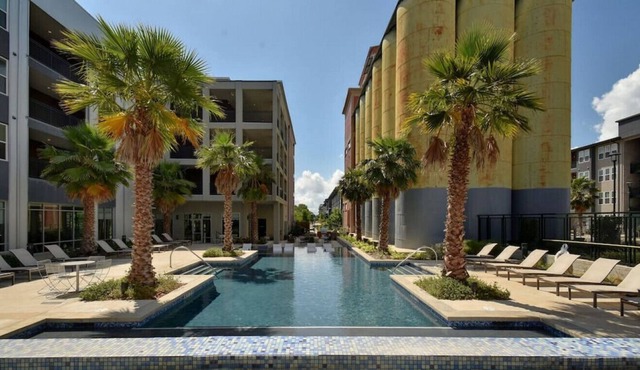 SAN ANTONIO RIVER WALK | COZY DOWNTOWN APARTMENT