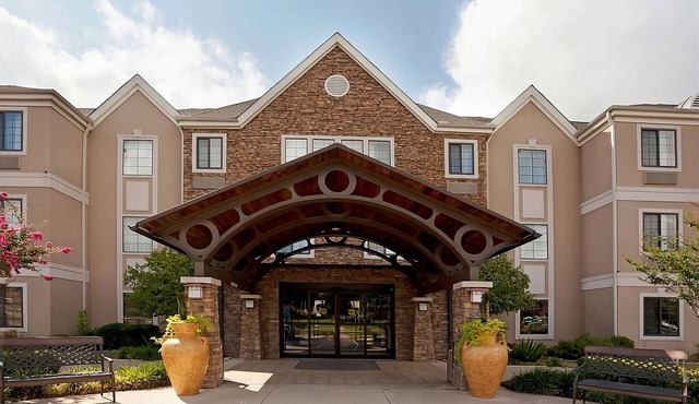 San Antonio Sea World Adventure! Free Breakfast, Kitchen, Outdoor Pool Available