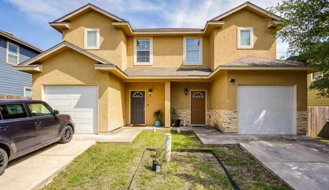 San Antonio Townhome ~ 2 Mi to Aquarium!